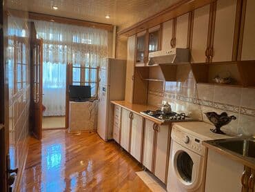 9 ci mikrorayon satilan evler: Bakı, 3 otaqlı, Köhnə tikili, m. Qara Qarayev, 82 kv. m — 9