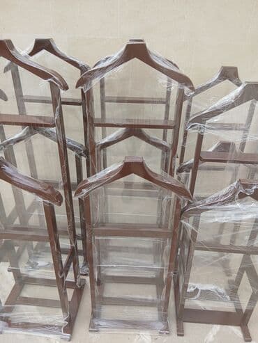 вешалка для брюк и рубашек напольная: Bu, paltarların səliqəli saxlanması üçün nəzərdə tutulmuş taxta — 17