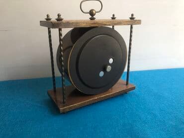 qədimi pullar: Antik saat Vesna sovet dovrune aid 1960 ci iller ideal vezyyetde — 2