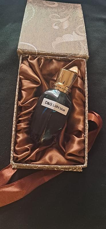 D&G Light Blue ətiri - Şüşə dizaynı: tünd şüşə flakon, qızılı lalafo.az -da D&G Light Blue ətiri - Şüşə dizaynı: tünd şüşə flakon, qızılı