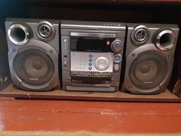 Mikrofonlar: Musiqi sistemi. Təptəzədir. Heç bir problemi yoxdur. İçərisinə 2 ədəd — 1