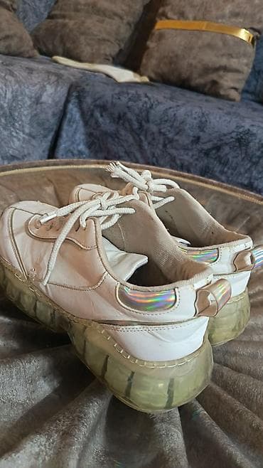 deri donlar: Ağ rəngli qadın/kishi idman ayaqqabısı - Dizayn: Ağ üst hissə — 2