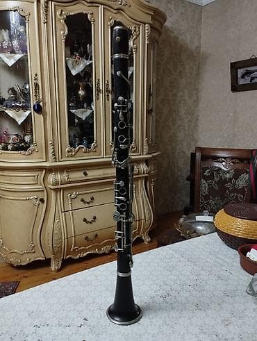 Gitaralar: A Klarnet ( 4 açqi ) taxta Təsvir: - Qara korpus, metal klapan və — 10