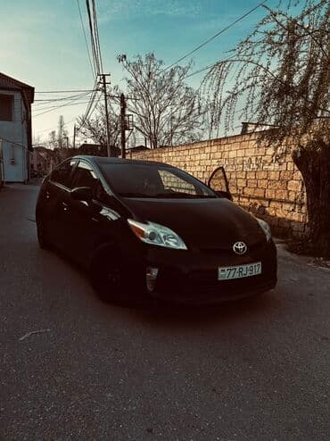 hibrit masinlar turbo az: Toyota Prius hibrid sedan – qara rəng Xüsusiyyətlər: - Korpus: 5 — 10