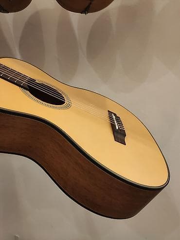 gitara simləri: Valencia VA434 Klassik gitara Simlərin sayı: 6 Üst:Sitka Spruce — 3