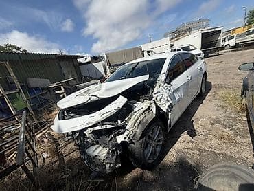 masin cadir: Chevrolet Malibu – hissələr üçün Ağ rəngli Chevrolet Malibu sedan — 1