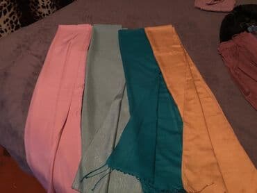 qadınlar üçün yun snudlar: Şərflər və şallar dəsti - Müxtəlif rəng və fakturalarda qadın — 4