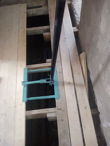 islenmis pol taxtasi: Bu alət döşəmə taxtalarını sıxmaq üçün istifadə olunur. Metal — 4