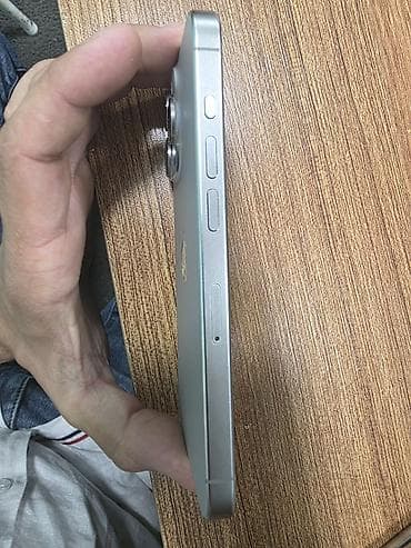apple 15i̇cdəmmiş: IPhone 15 Pro, Natural Titanium, Face ID — 6