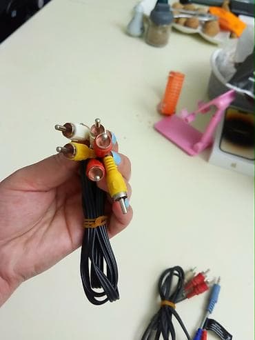 playstation oyunu: Mağaza bağlanıb deyə evdən satıram RCA və AV kabel dəsti Məzmun: - — 7