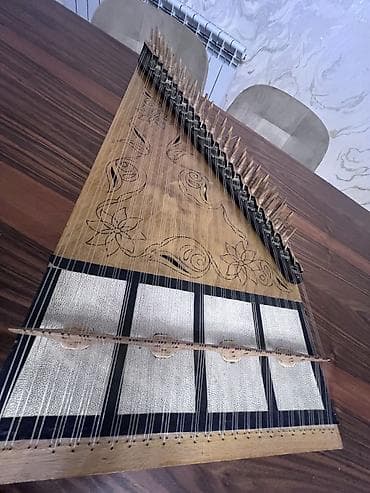 Kanun musiqi aləti Alet cox yaxsi veziyyetdedi, hec bir problemi