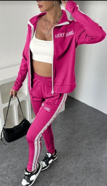 Женский спортивный кастюм.Размер S