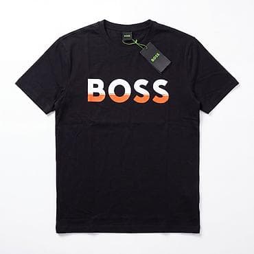 boss: BOSS loqolu kişi T‑şörtü - Dizayn: Sinədə iri “BOSS” yazısı, gradient — 2