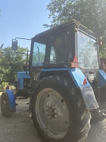 traktor qoşqu: MTZ Belarus 892.2 təkərli traktor - Marka/model: MTZ (Belarus) 892.2 — 4