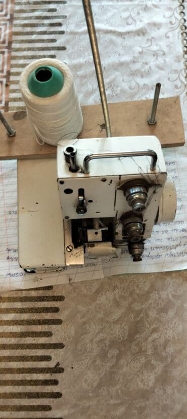 interlok tikiş maşını: Üç saplı Averlok maşın işlək vəziyyətdədir, motor alıb üstünə qoymaq — 2