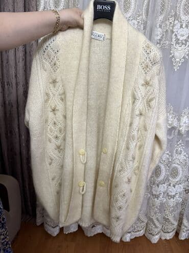 Пиджаки: Krem qadin uchun jaket,qap qalin.
Geyinilmemishdir,brend mehsuldur — 1