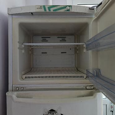 indesit холодильник: Б/у 2 двери Indesit Холодильник Продажа, цвет - Белый — 1