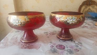 gulu: Qırmızı-qızılı dekorativ dəst – 3 hissə Tərkibi: - 1 ədəd hündür vaza — 4