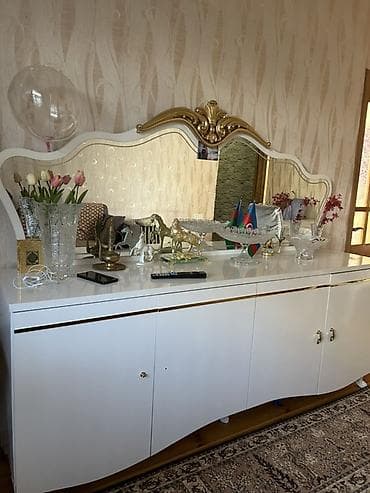 Bufetlər: Merinos markalı qonaq otağı üçün bufet-konsol və böyük güzgü — 2
