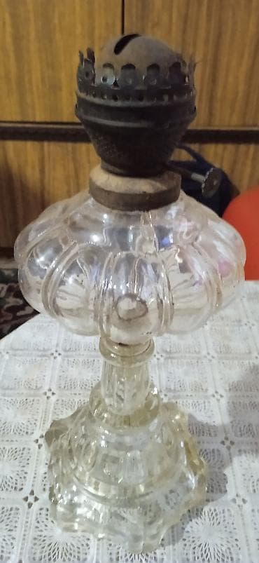 Şüşə gövdəli köhnə tip kerosin lampası - Material: büllurvari qalın