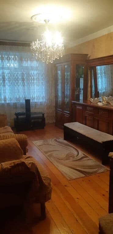 7 mikrorayon: Yeni Guneslide Ab masivində 9 mertebeli binanın 7-ci mərtəbəsində — 1