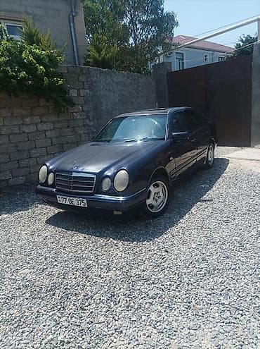 w210 disk teker: Mercedes-Benz E-Class (W210), sedan, tünd göy rəng. - Kuzov: 4 qapı — 4