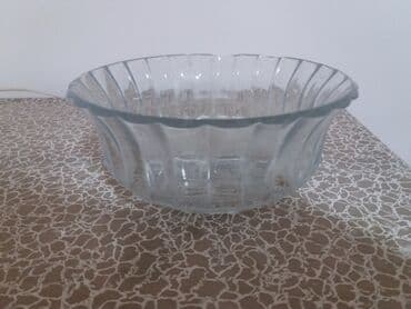 Meyvə qabı satılır. Təxminən 20 ədəd var. Biri 5 manat. Əgər bir neçə