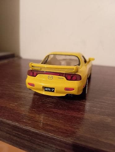 disk dvd: Mazda RX-7 (FD) die-cast model avtomobil - Rəng: sarı - Miqyas — 2