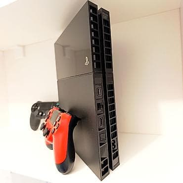 playstation 4 500gb 2 controller: Şəkildəki PS4 500gb plombu üzərində ideal 2 pult +hazır hesab20 oyunla — 4