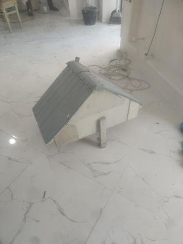 it şampunu: Metaldan dam örtüklü kiçik heyvan evi - Material: korpus – taxta — 2