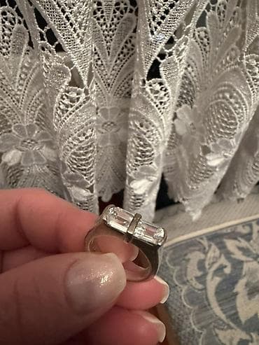 Dəstə daxildir: Üzük, Gümüş