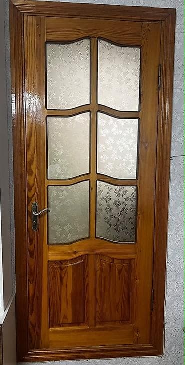 Şüşəli taxta interyer qapısı - Material: təbii ağac (laklanmış)