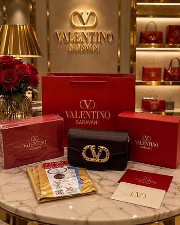 Çiyin çantası, Valentino