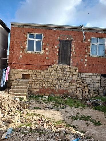 28 may menzil: Təsvir: - Həyətdə yerləşən kiçik daş tikili (tövlə/ambar/ustaxana — 7