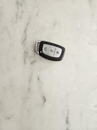 hyundai: Hyundai smart açarı (3 düyməli) Xüsusiyyətlər:zavod orjinal acar - — 2