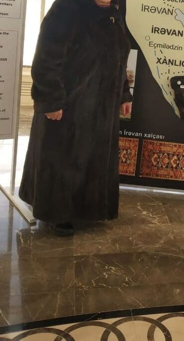 qara qonur tülkü xəzindən qadın şubaları: Qadın üçün uzun xəz palto - Rəng: tünd qəhvəyi/qaraya çalan - Model — 2