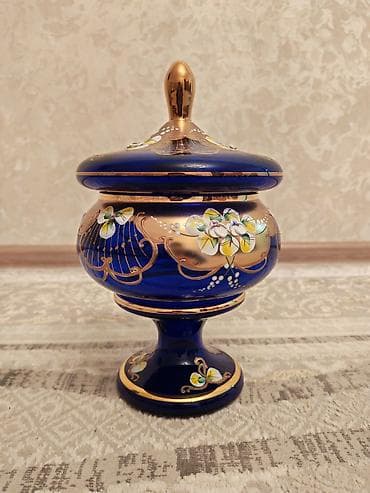 Boyalı şüşə qab – qapaqlı, ayaqlı dekorativ konfeti/mürəbbə qabı -