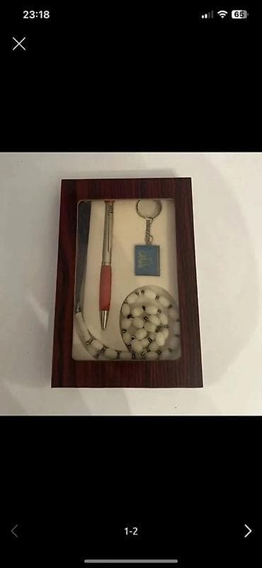 Hədiyyə dəsti – qələm, təsbeh, kitab ayracı və açarlıq Məzmun: -