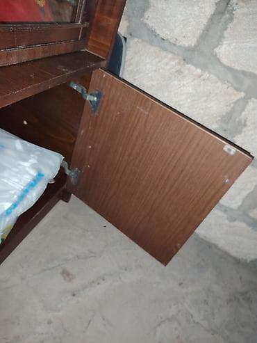 ayakkabi refi: Diqqet sadece ozu satilir oyuncaqlar cixardilacaq Vitrinli bufet – — 6