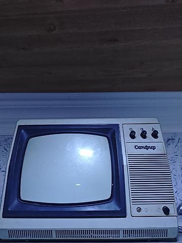 Sovet istehsalı “Сапфир” (Sapphire) markalı retro televizor