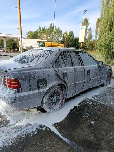 bmw rul: BMW 318: 1.8 l | 1993 il Sedan — 3