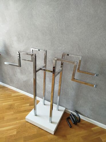 asılgan: Magaza ucun asilqan vitrin. Magaza baglanib deyerinden ucuz satilir — 2