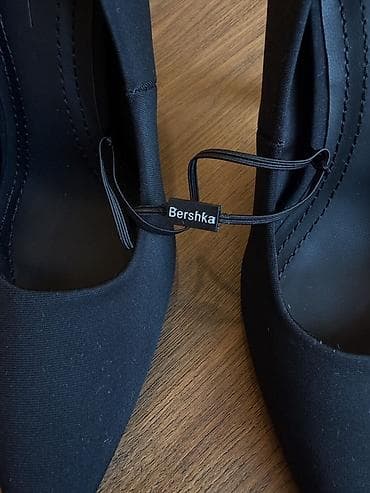 Личные вещи: Bershka qadın tuflisi - Rəng: qara - Model: klassik, sivri burun - — 2