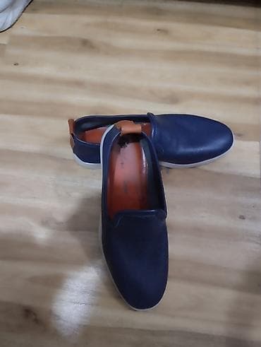 Məhsul: Kişi slip-on ayaqqabısı - Rəng: tünd mavi üst hissə, ağ