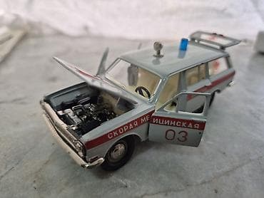 авто шлем: Sovet dövrü “Təcili Tibbi Yardım” avtomobilinin kolleksiya modeli - — 8