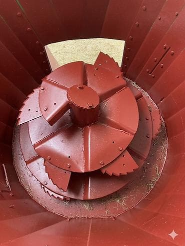 servis avadanliqlari: ÖZADAY elektrikli yem və ot qarışdırıcısı – 1 m³ - Həcm: 1 m³ (korpus — 9