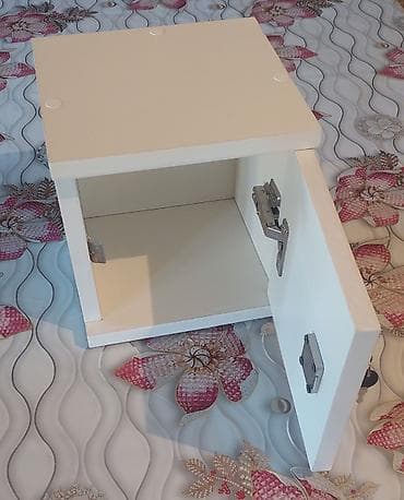 pul kisəsi: Açarla bağlanan kiçik şkaf/kasa tipli qutu - Material: ağ rəngli — 2