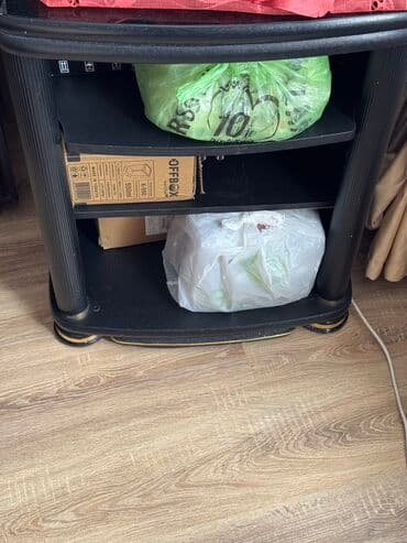 video yukle az: Televizor və altlıq bir yerdə 50.00 azn — 2