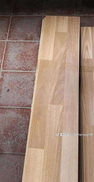 taxt doseyi: ‼️ Təcili Satılır. ‼️ Laminat Prablemi yoxdu Fərqli ölçülərdə var 45 — 6