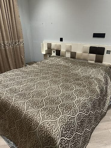 Yataq pokrvali baha alinib yenidir 

-